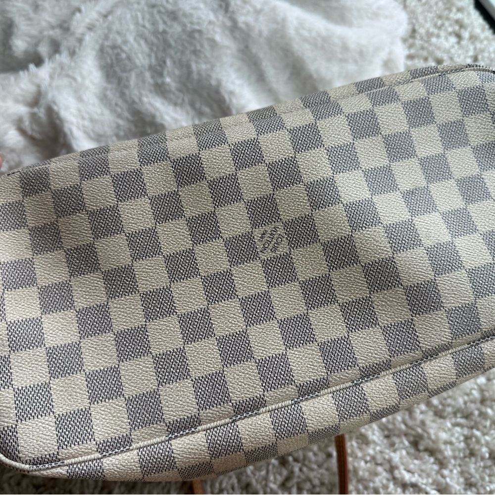 Louis Vuitton Beige Checkered Shoulder Bag with Scarf - Picture 15 of 16